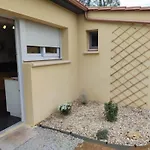 Charmante Maison Rénovée à Avec Clim Et Parking Privé - Fr-1-616-504